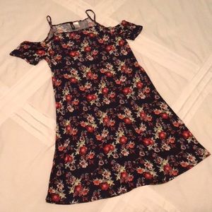 5 for $20 ✨ Cold Shoulder H&M Floral Dress